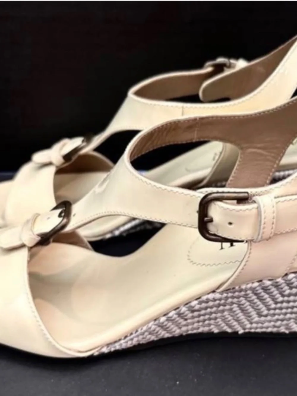 NIB Anyi Lu Italian Ivory Leather Chevron T-Strap Wedge Sandals 37.5 US 7-7.5